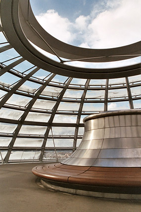 Reichstagskuppel / Dôme en verre de Norman Foster, Reichstag - Regierungsviertel - Berlin - Allemagne / Deutschland - Carnets de route - Photographie - 00a