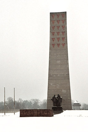 Obélisque du mémorial national - Sachsenhausen, Konzentrationslager (KZ) / Camp de concentration - Oranienburg - Berlin - Allemagne / Deutschland - Carnets de route - Photographie - 08