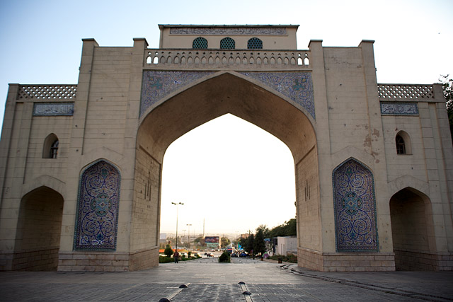 Porte du Coran / Darvazeh Qoran / دروازه قرآن - Chiraz / Shiraz / شیراز - Fars / Pars / استان فارس - Iran / ايران - Carnets de route - Photographie - 03