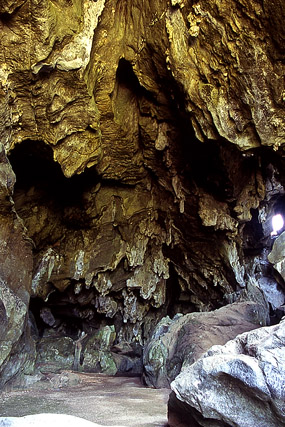 Grotte, Koulnoué, falaises de Lindéralique - Hienghène - Grande Terre, Province Nord - Nouvelle-Calédonie - France - Carnets de route - Photographie - 04a