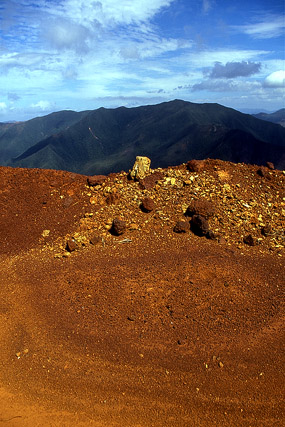 Terre rouge, mine de nickel de Maï - Poro - Grande Terre, Province Nord - Nouvelle-Calédonie - France - Carnets de route - Photographie - 02a