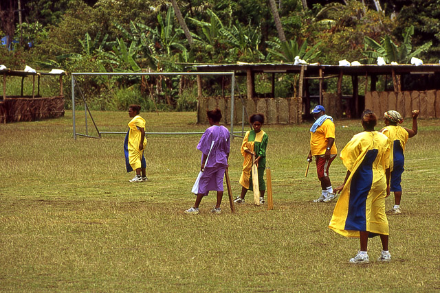 Femmes jouant au cricket