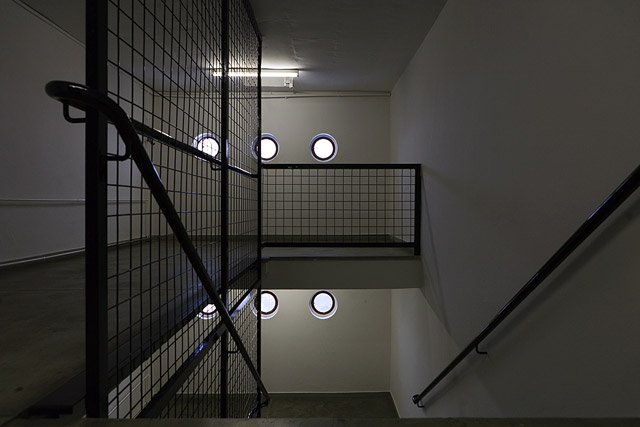 Cage d'escalier / Treppenhaus, Unité d'habitation de Le Corbusier / Corbusierhaus - Berlin - Brandebourg / Brandenburg - Allemagne / Deutschland - Sites - Photographie - 15