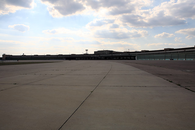Tarmac (adam) / Rollfeld (belag) - Flughafen Berlin-Tempelhof / Aéroport de Tempelhof - Berlin - Brandebourg / Brandenburg - Allemagne / Deutschland - Sites - Photographie - 30