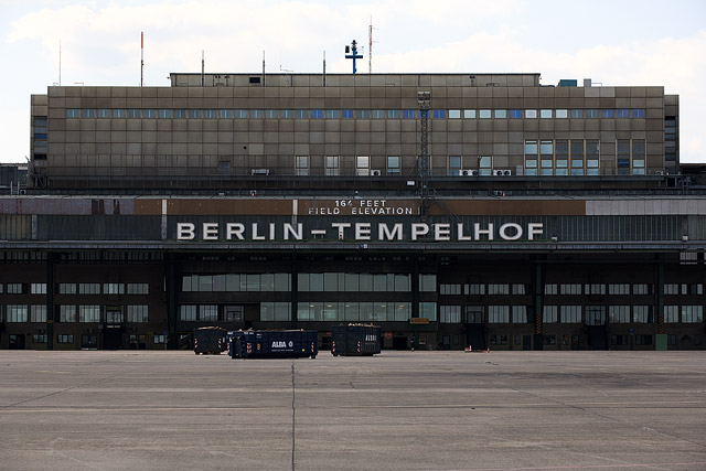Tarmac (adam) / Rollfeld (belag) - Flughafen Berlin-Tempelhof / Aéroport de Tempelhof - Berlin - Brandebourg / Brandenburg - Allemagne / Deutschland - Sites - Photographie - 32