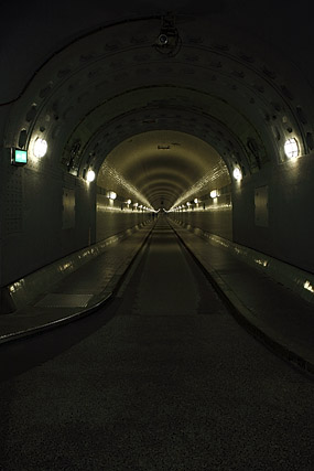 Tunnelröhren, alter Elbtunnel / Tube, vieux tunnel sous l'Elbe - Hambourg / Hamburg - Hambourg, Brême, Basse-Saxe / Hamburg, Bremen, Niedersachsen - Allemagne / Deutschland - Sites - Photographie - 03b