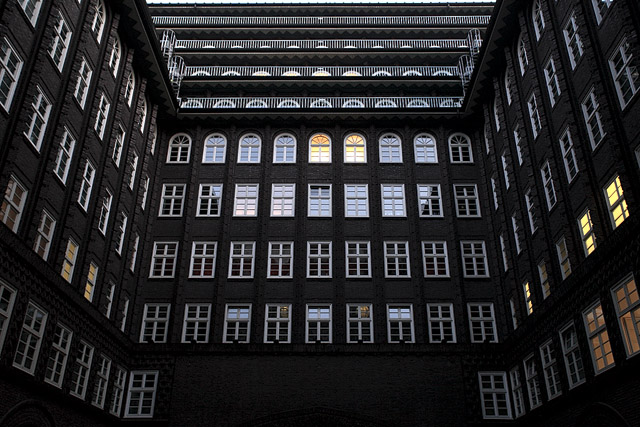 Cour intérieure, Chilehaus / Maison du Chili - Hambourg / Hamburg - Hambourg, Brême, Basse-Saxe / Hamburg, Bremen, Niedersachsen - Allemagne / Deutschland - Sites - Photographie - 02
