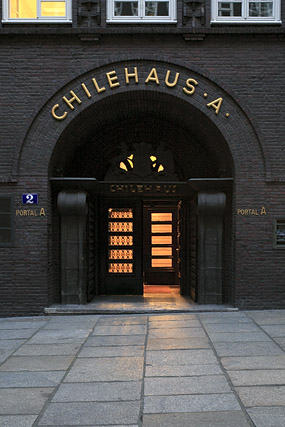 Portes d'entrée, Chilehaus / Maison du Chili - Hambourg / Hamburg - Hambourg, Brême, Basse-Saxe / Hamburg, Bremen, Niedersachsen - Allemagne / Deutschland - Sites - Photographie - 04b