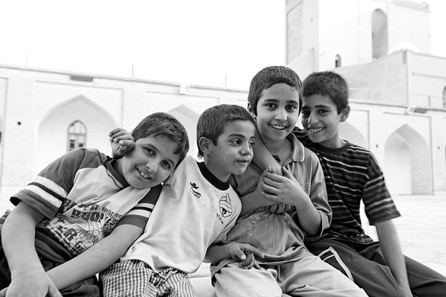 Gamins, mosquée Jameh - Yazd / یزد - Province de Yazd / استان یزد - Iran / ايران - Carnets de route - Photographie - 03