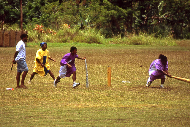 Femmes jouant au cricket
