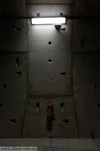 Voussoirs & néons, extension de la ligne B du métro - Lyon, France - Extension de la ligne B du métro, Stade de Gerland / Gare de Oullins - Lyon (FR), 2011 - Reportage / Événement - Photographie - 05b