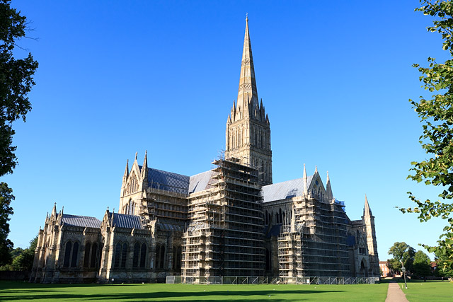 Salisbury Cathedral, Cathedral Church of the Blessed Virgin Mary / Cathédrale de Sainte-Marie - Salisbury - Wiltshire - Angleterre / England - Royaume-Uni / United Kingdom - Sites - Photographie - 00